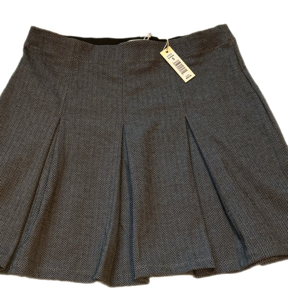 Max Studio Blaires Skirt Schoolgirl Skirt Polished Style - Picture 1 of 5